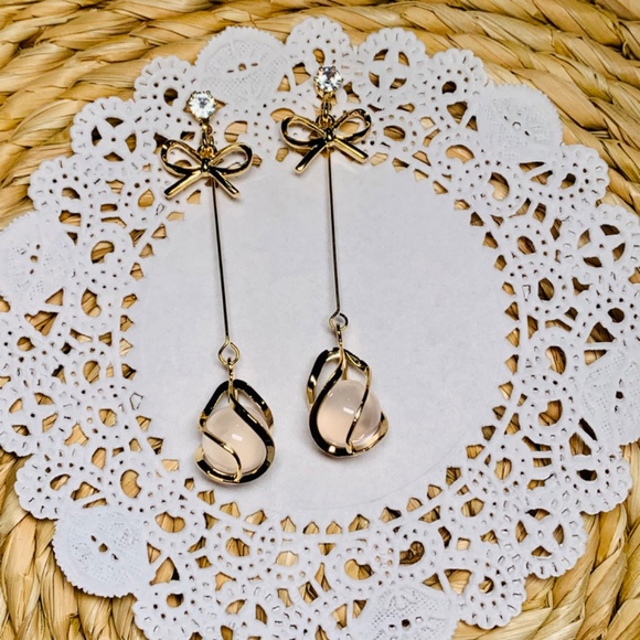 NEW 18K Gold Plated 925, Elegant Caged White Tiger’s Eye, Bow Drop Earrings - Picture 3 of 9
